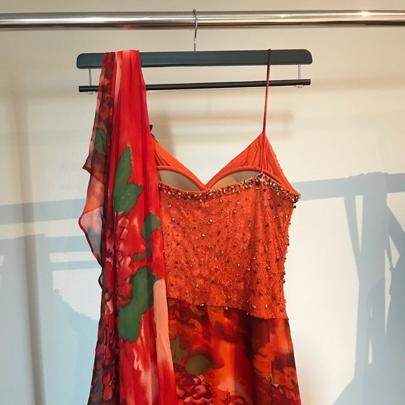 Formal gown - Picture 4 of 6